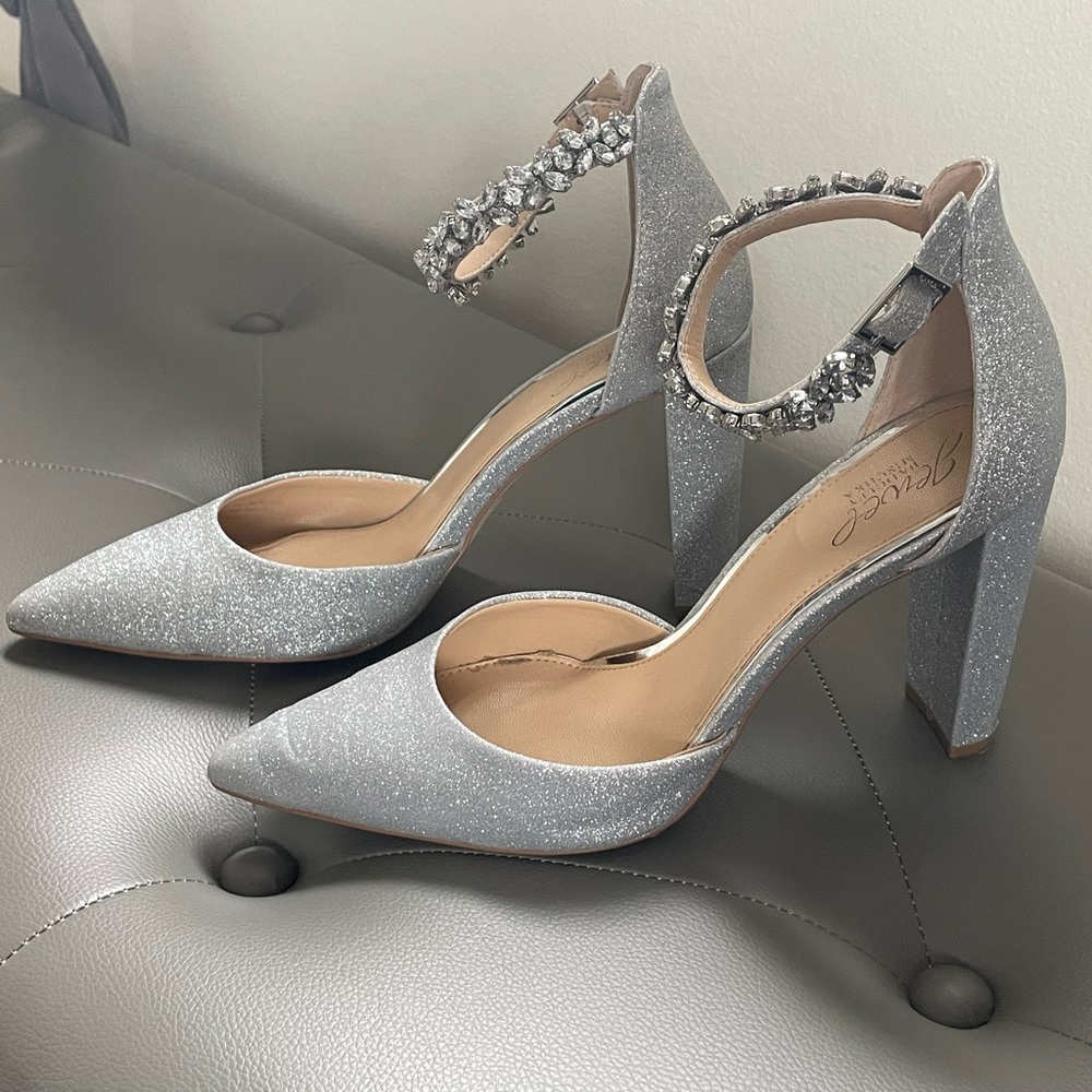 Jewel Badgley Mischka Ollie closed-toe, block heel, silver shoes